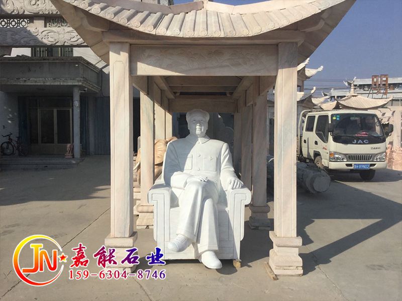 毛澤東石雕像